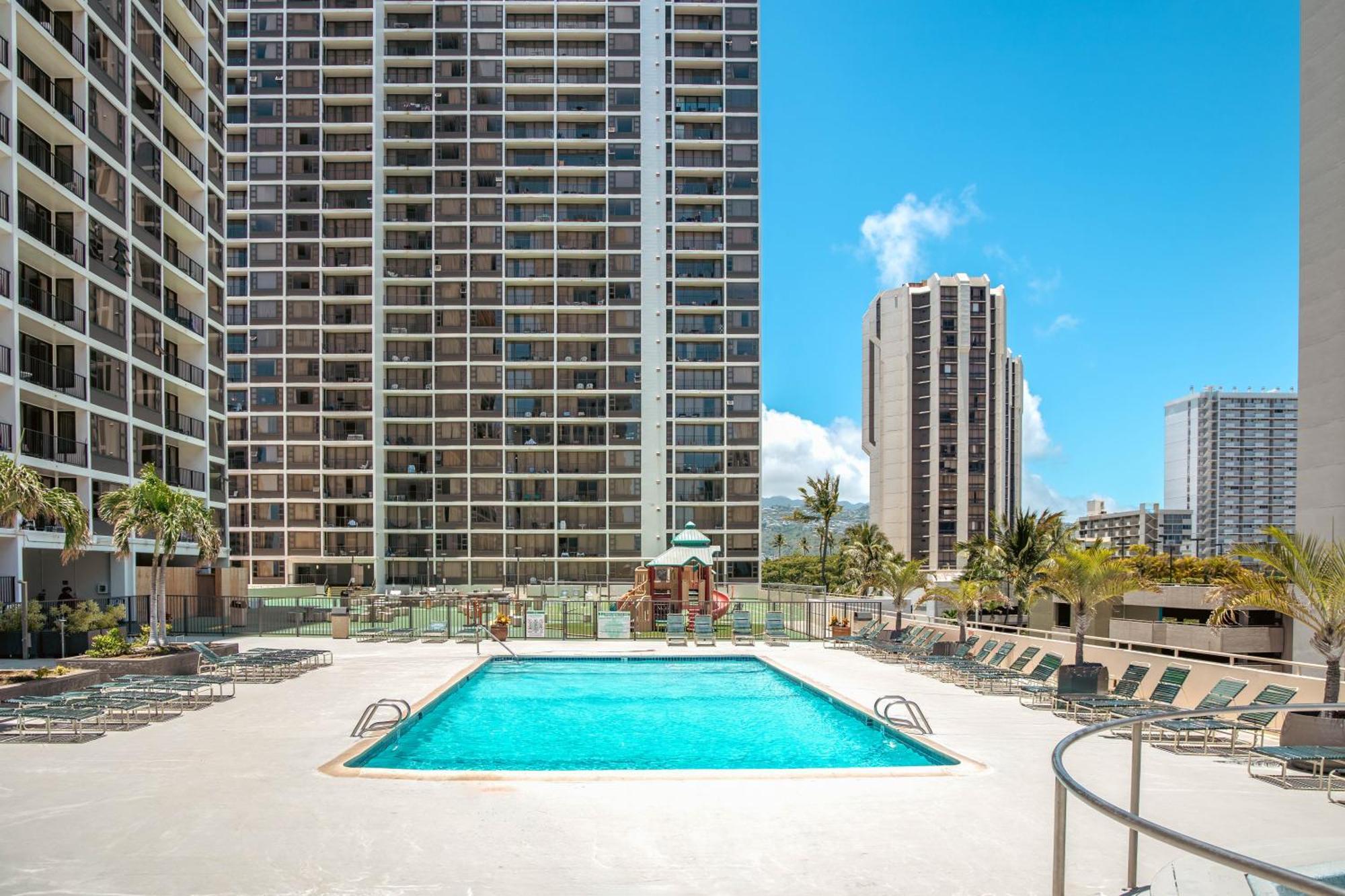 Gorgeous Condo With Ocean View, Near Beach, Free Parking Honolulu Extérieur photo